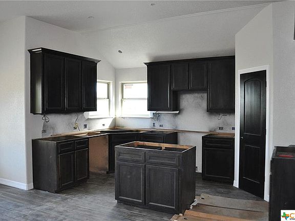 3rd image of 717 Damascus Dr