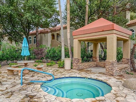 Hot Tub, space for bar-b-que