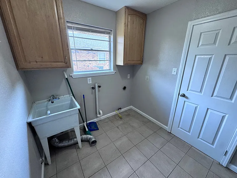 3010 Pakenham Dr #MAIN — Photo 7