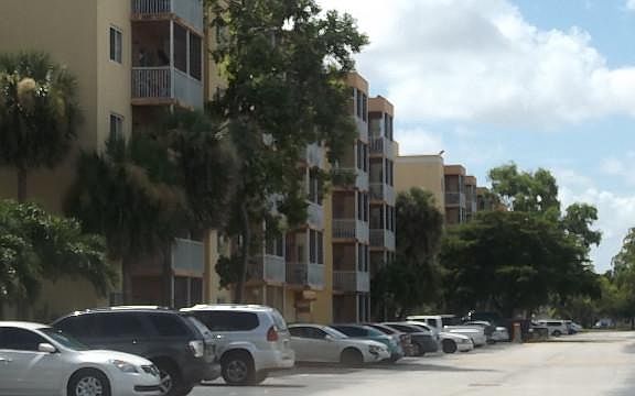 3rd image of 2201 S Sherman Cir APT D211