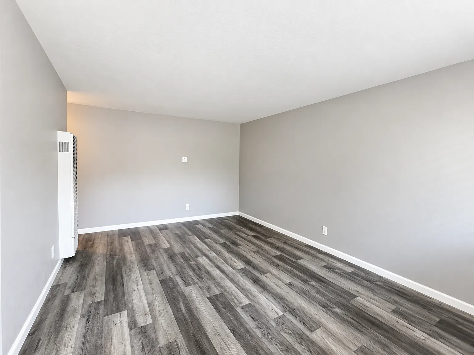 Oak Plaza Apartments — Photo 3