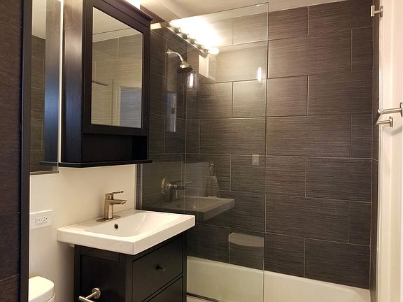 5th image of 2007 N Sedgwick St APT 205