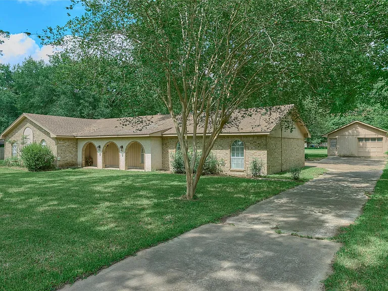 24803 Lori Ln — Photo 3