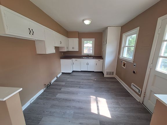 5th image of 1611 Clarice Way
