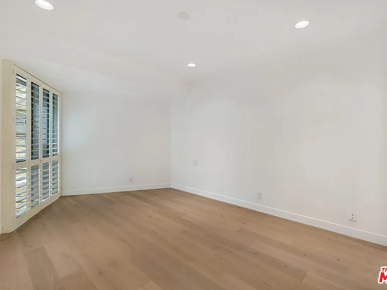 515 Ocean Ave #402S — Photo 44