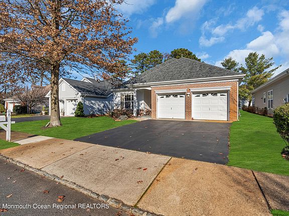 3rd image of 6 Amberwinds Ct