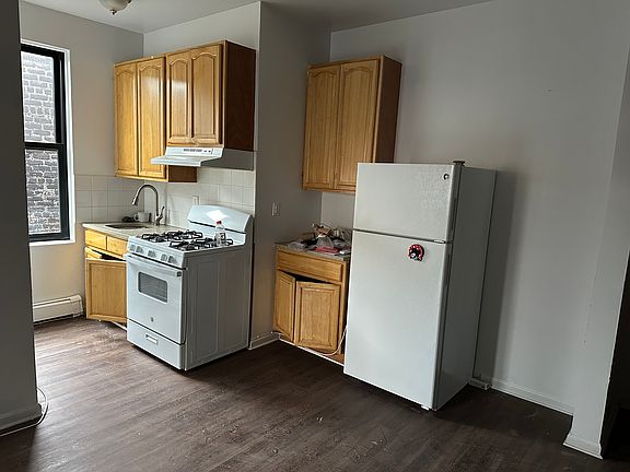 4th image of 1221 Gilbert Pl #2B