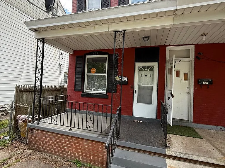 306 Dayton St — Photo 1