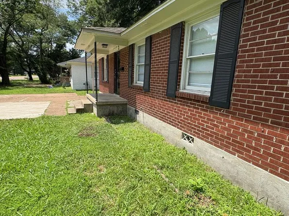 1749 S Perkins Rd, Memphis, TN 38117