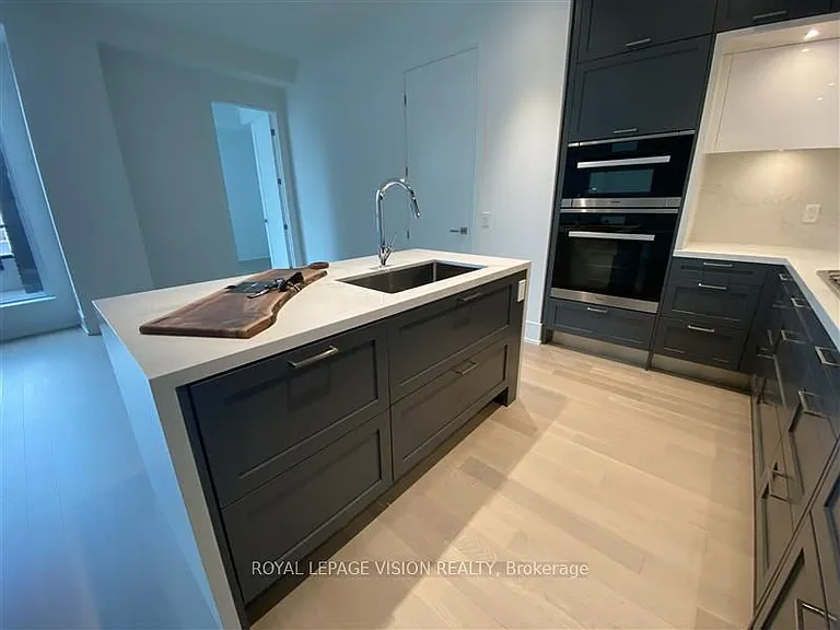 455 Wellington St W #701 — Photo 7