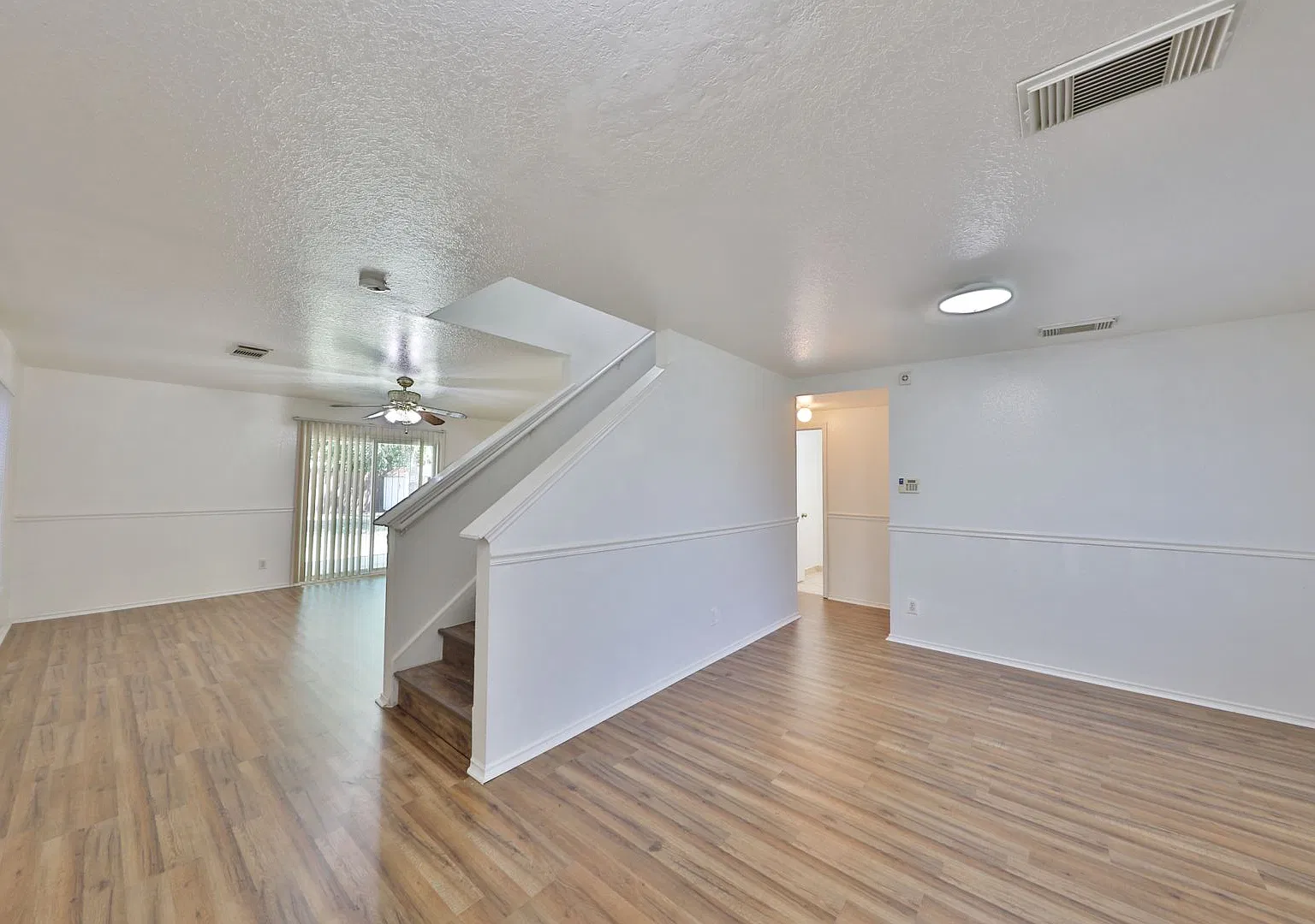 Beautiful 3/2.5 in Northeast San Antonio! — Photo 4