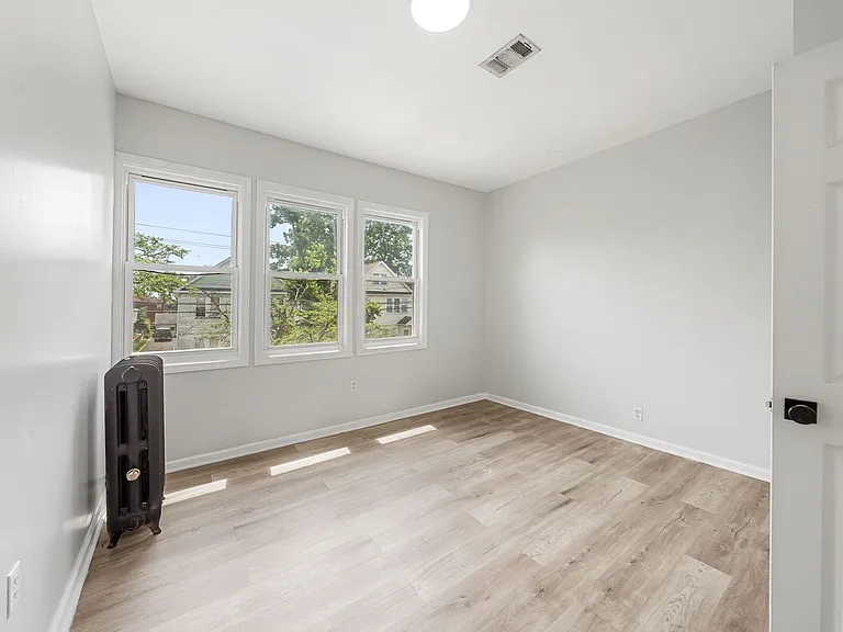 210 W Price St — Photo 6