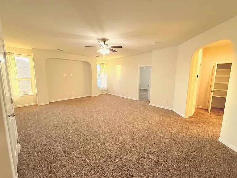 565 Lindisfarne Ln — Photo 11