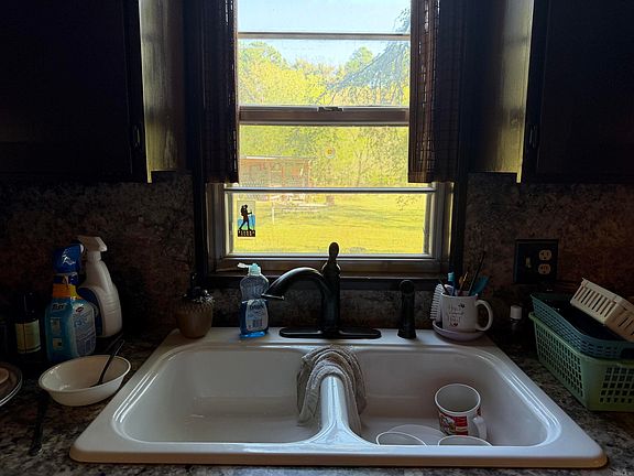 5th image of 387 Kevin Rd