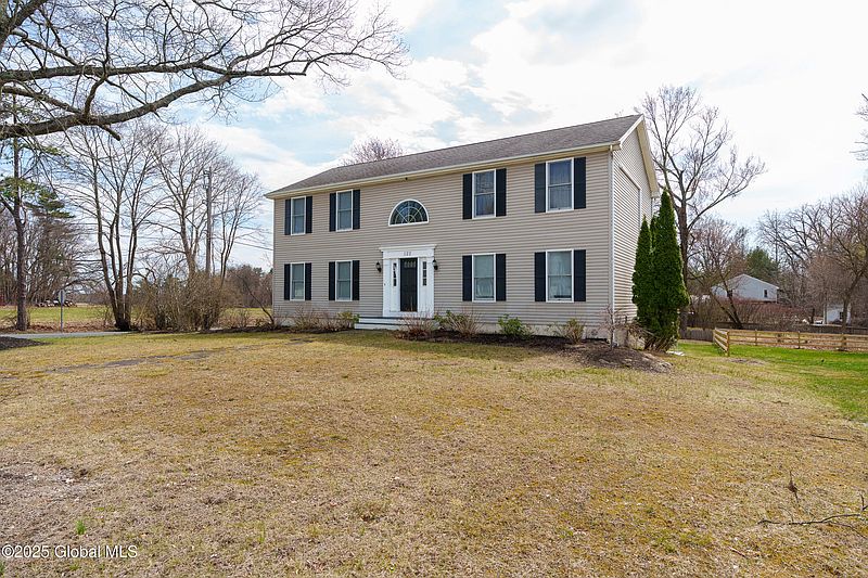 2nd image of 122 Kenwood Avenue
