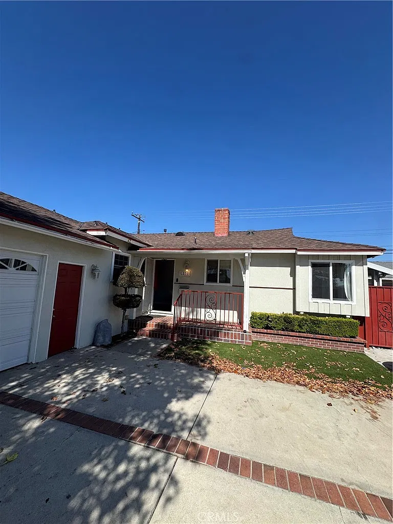 3 bed, 1493 sqft, $3,995 — Photo 2
