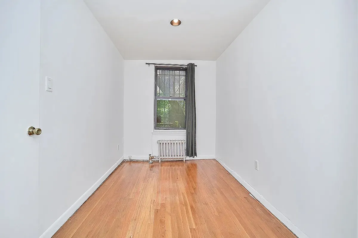 241 West 24th Street — Photo 2
