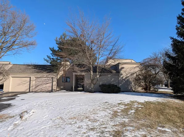 6313 Golf Lakes Ct E #B, Bay City, MI 48706