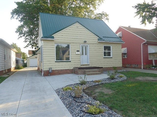 1st image of 8318 Pinegrove Ave