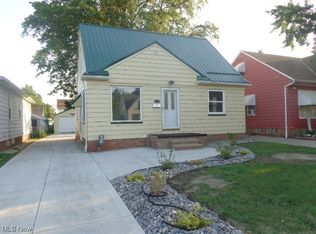 8318 Pinegrove Ave, Parma, OH