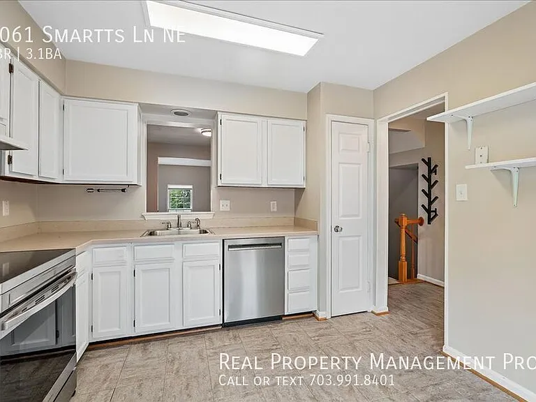 1061 Smartts Ln NE — Photo 11