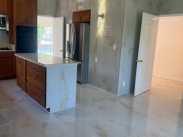 24316 Burbank Blvd — Photo 18