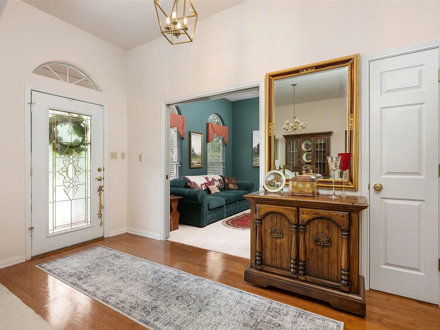 4 bed, 3.0 bath, 3424 sqft, $4,500 — Photo 2