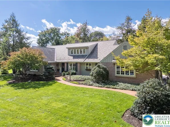 1814 Woodhaven Dr, Allentown, PA 18103