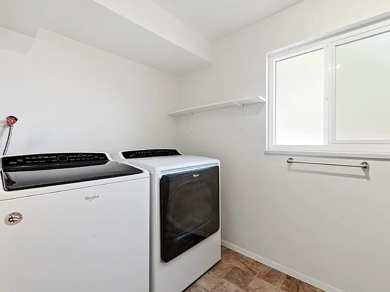 1087 Hathaway Dr — Photo 22
