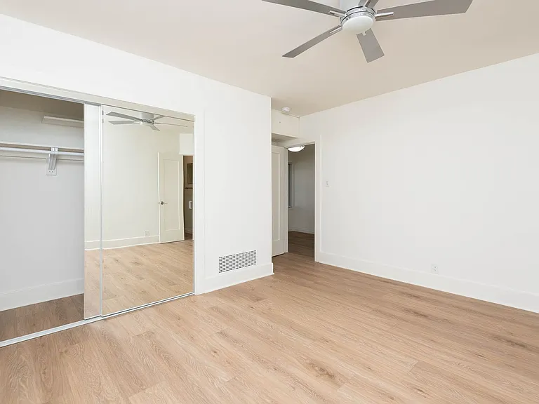 200-206 Maple — Photo 7