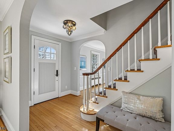 3rd image of 30 Colonial Way