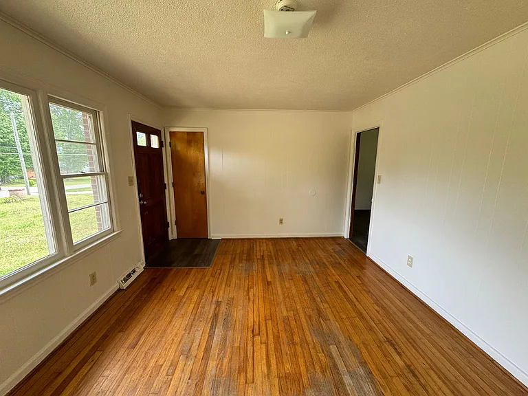 1223 Masonic Dr — Photo 10