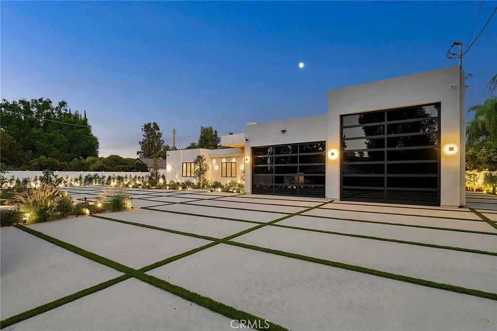 11 bed, 11.0 bath, 11118 sqft, $39,995 — Photo 4
