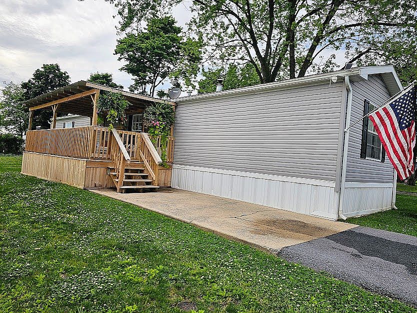 1st image of 4 Oak Knoll Est