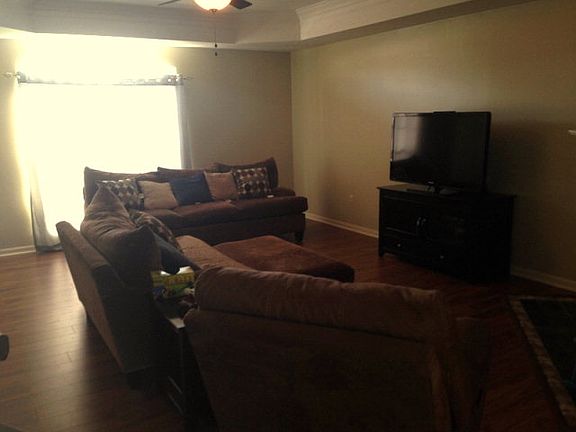 4th image of 456 Southdown West Blvd