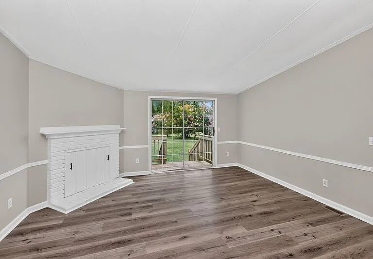 9009 Dorchester Ln — Photo 7