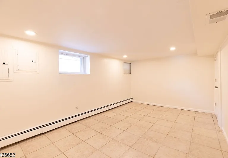 210 Globe Ave — Photo 29