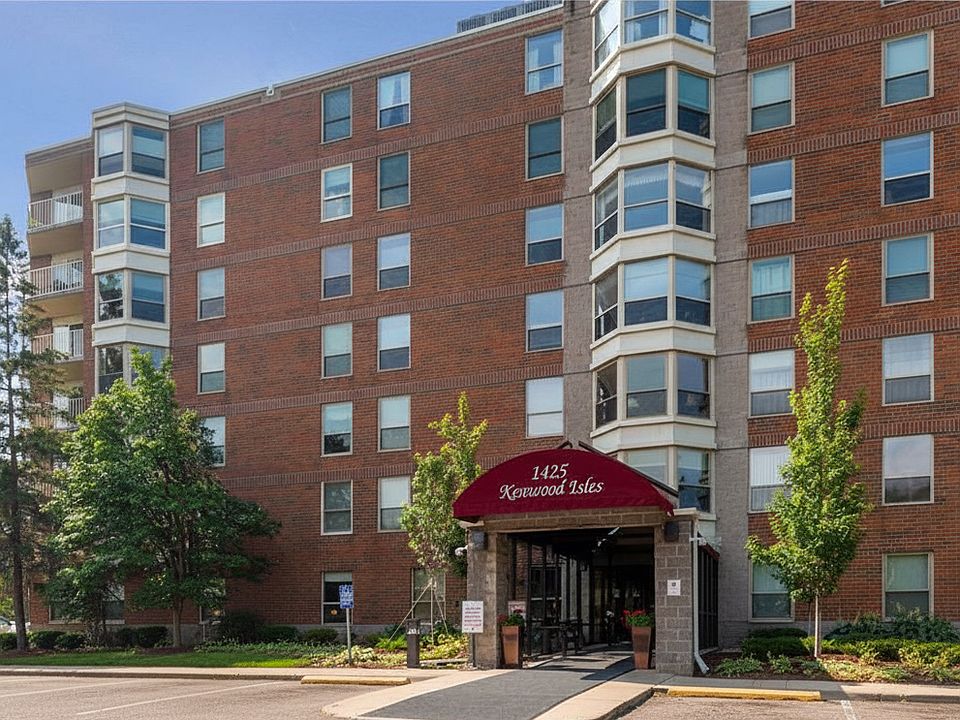 1st image of 1425 W 28th St APT 106