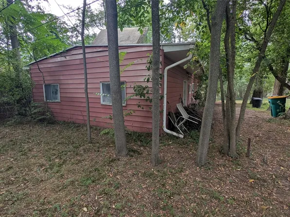 2945 Maganser Dr, Wixom, MI 48393