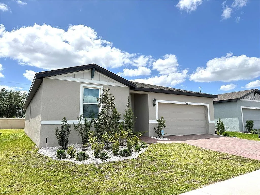 4 bed, 3.0 bath, 1978 sqft, $2,200 — Photo 2