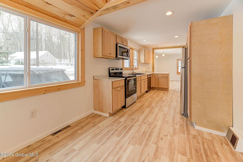 5th image of 202 S Kingsboro Avenue