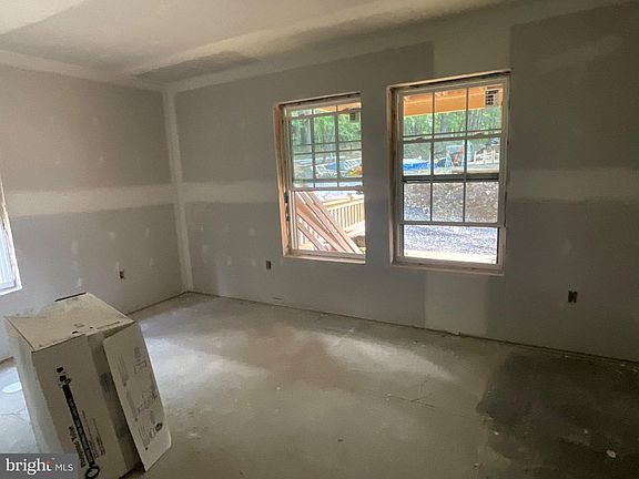 4th image of 44 Lark Ct