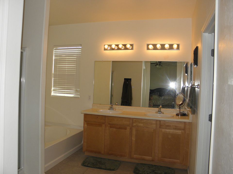 1st image of 142 W Camino Cuesta Abajo