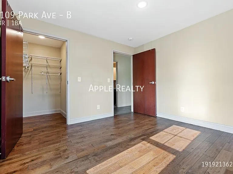 1109 Park Ave #B — Photo 7