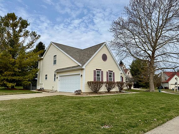 2nd image of 1975 Hollowbrook Dr