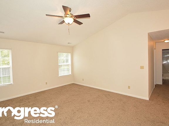 5th image of 645 Woodfield Cir