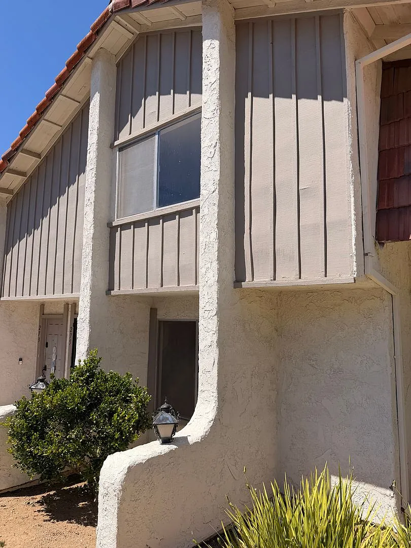Townhome in Thousand Oaks with hillside views and easy access to hiking and trails — Photo 3