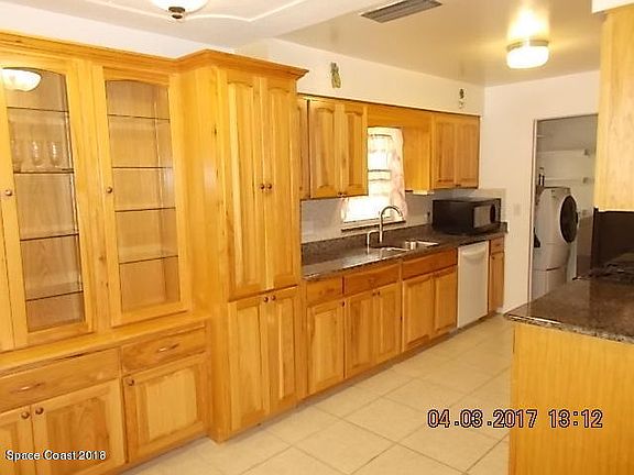 3rd image of 705 Birchwood Ln