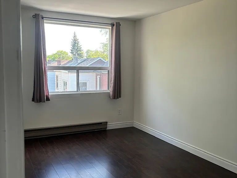 1389 Danforth Ave #B — Photo 6
