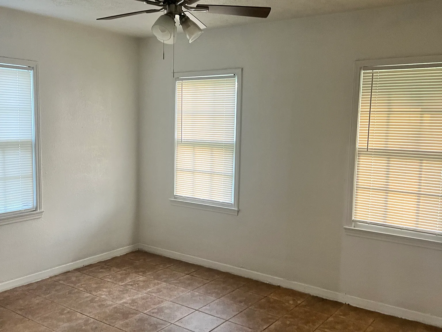 2 bed, 1200 sqft, $1,000 — Photo 3